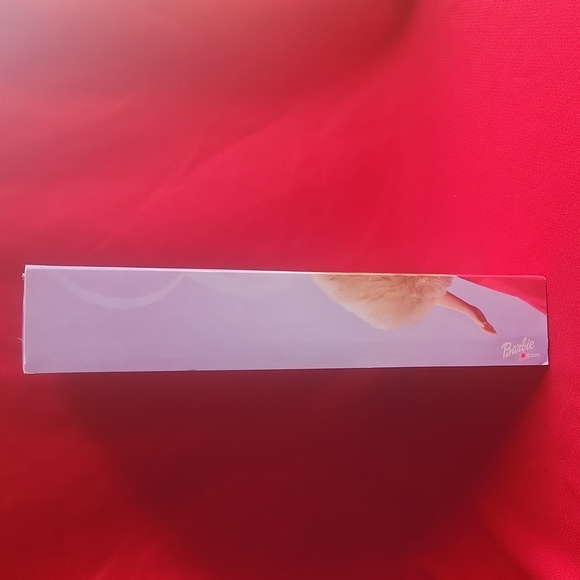 Glamorous Gala Barbie - Picture 3 of 6